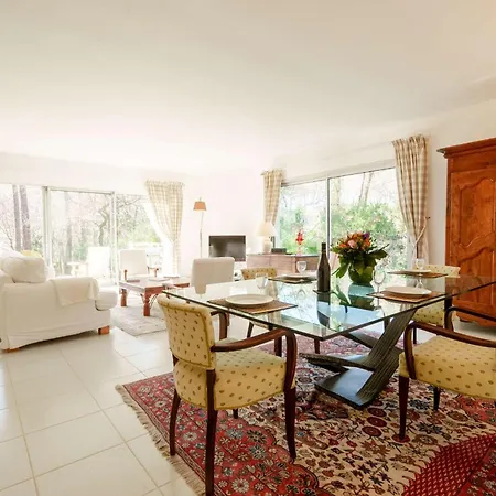 Golf De 6 Couchages. Classees 2 Etoiles Villa